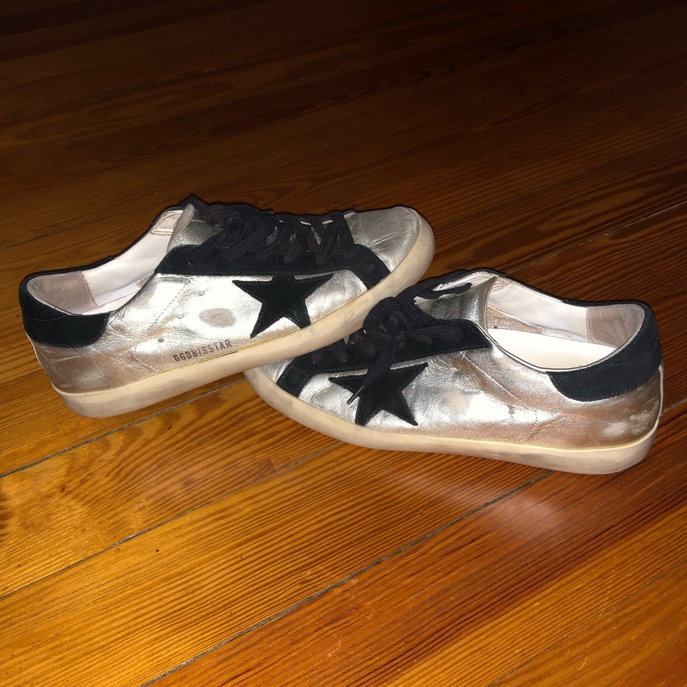Size 39 (8.5 in US) Golden Goose Golden Goose  metallic with black star
